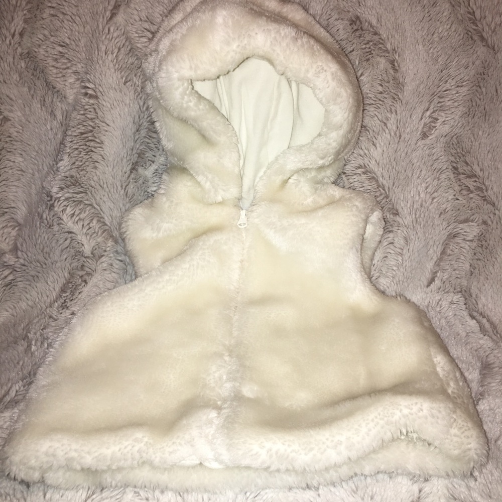 Faux fur hooded vest / Size 12 month